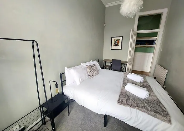 아파트 Spacious With Easy Access To Airport & Centre 에든버러