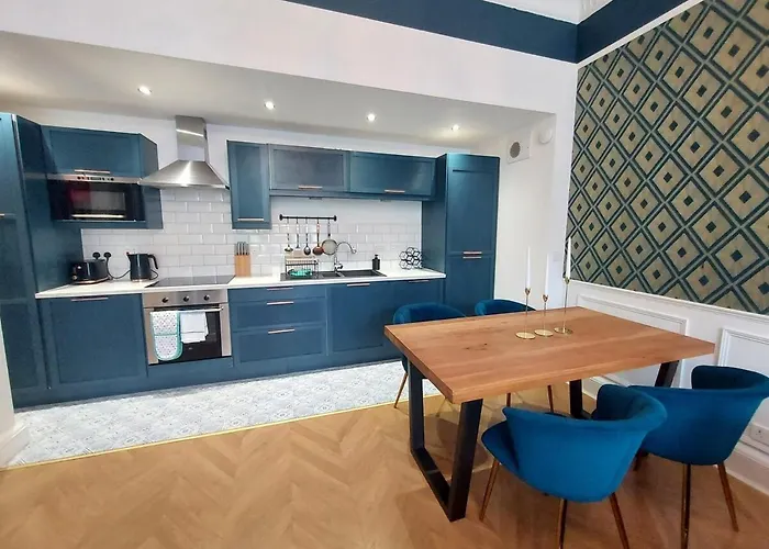 Spacious With Easy Access To Airport & Centre 에든버러