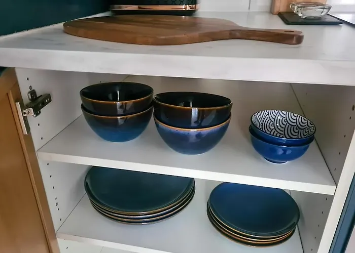 아파트 Spacious With Easy Access To Airport & Centre *