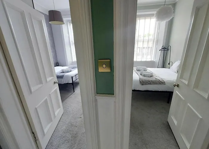 Spacious With Easy Access To Airport & Centre 아파트 에든버러