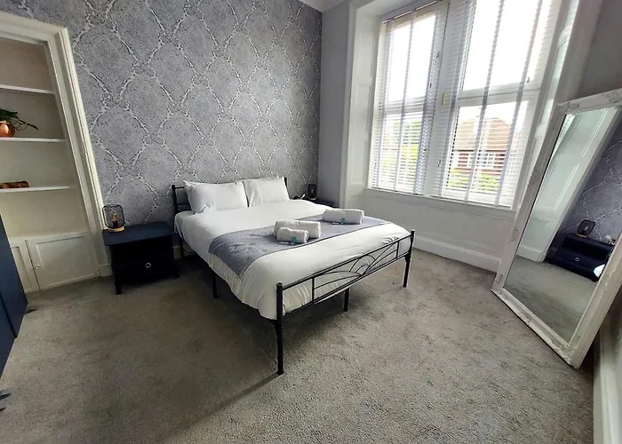 Spacious With Easy Access To Airport & Centre Edinburgh