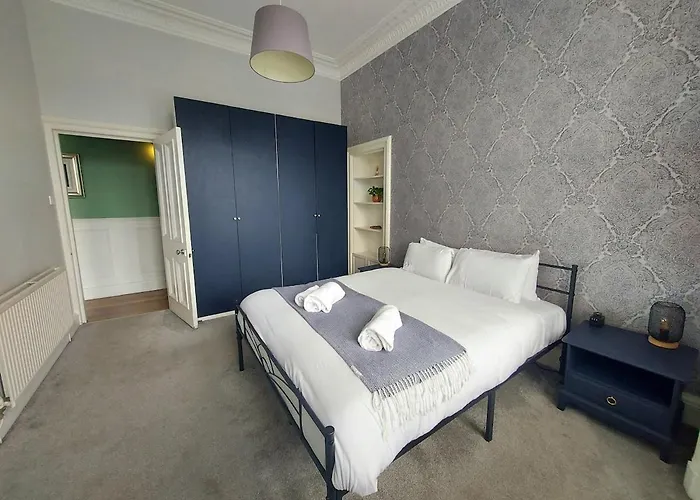 아파트 Spacious With Easy Access To Airport & Centre 에든버러