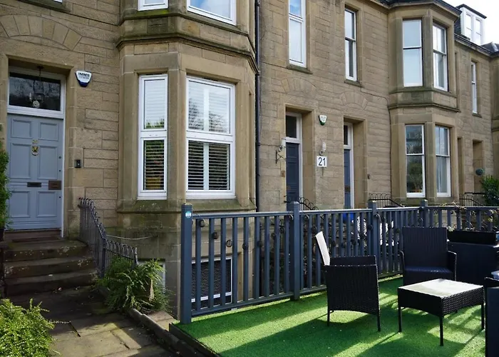 아파트 Spacious With Easy Access To Airport & Centre