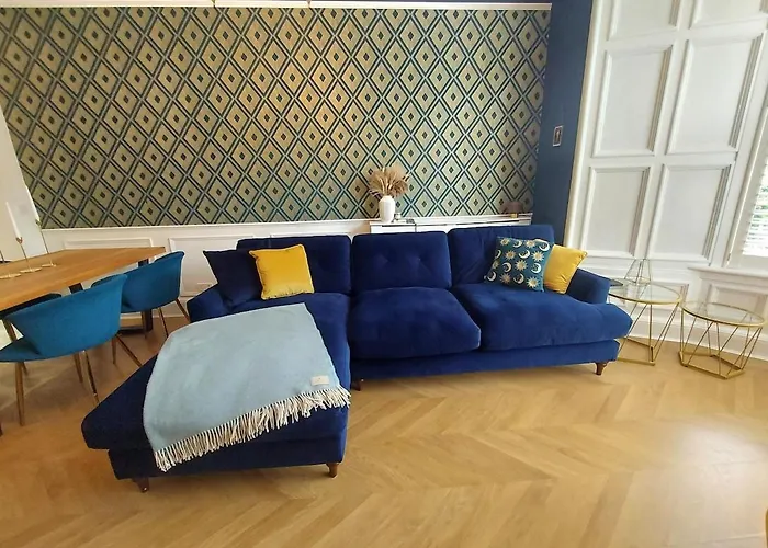 Spacious With Easy Access To Airport & Centre 아파트 에든버러