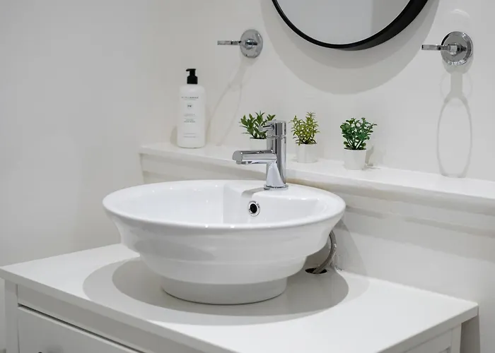 2bed-2bath Flat, Centre Apartament