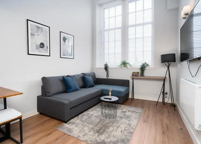 2bed-2bath Flat, Centre Apartament