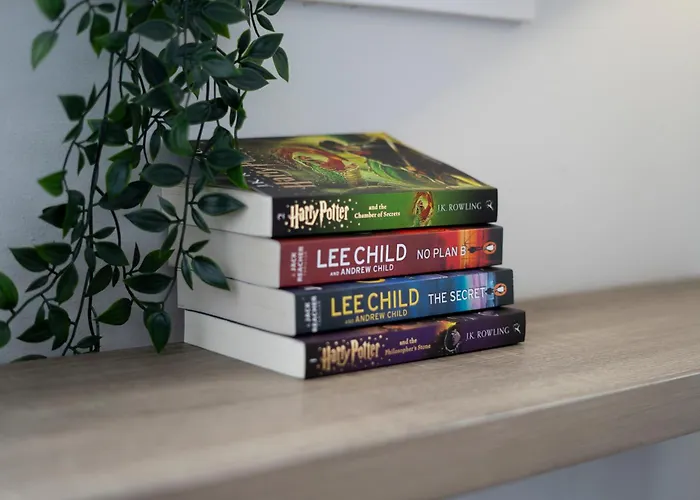 2bed-2bath Flat, Centre *