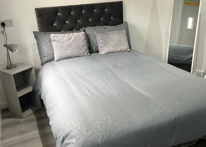 Private 1 Bedroom - - Sleeps 2 *