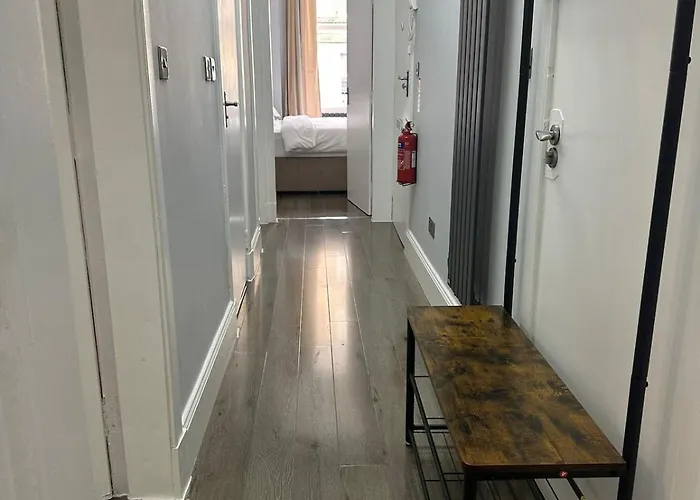 Centre Ground Floor 3 Bedroom Apartment Edinburgh