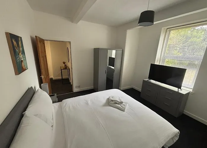 Spacious 3 Bed Modern