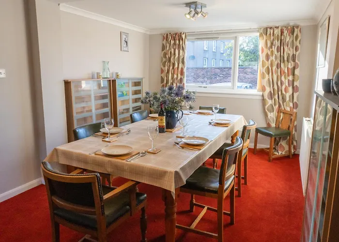 Vakantiehuis 3 Bedroom Home, Peaceful Garden