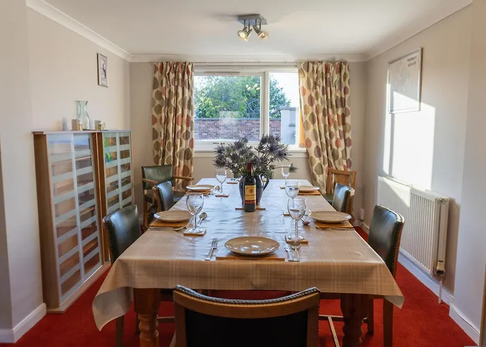 3 Bedroom Home, Peaceful Garden بيت للعطل إدنبرة