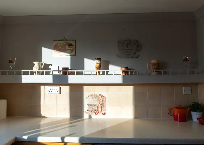 بيت للعطل 3 Bedroom Home, Peaceful Garden