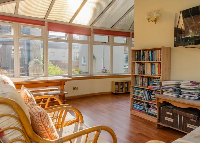 3 Bedroom Home, Peaceful Garden بيت للعطل