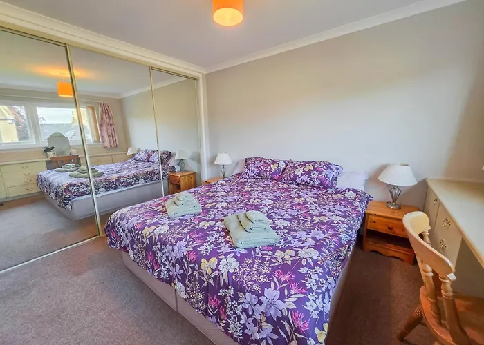 بيت للعطل 3 Bedroom Home, Peaceful Garden *