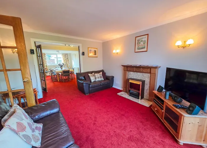 3 Bedroom Home, Peaceful Garden *