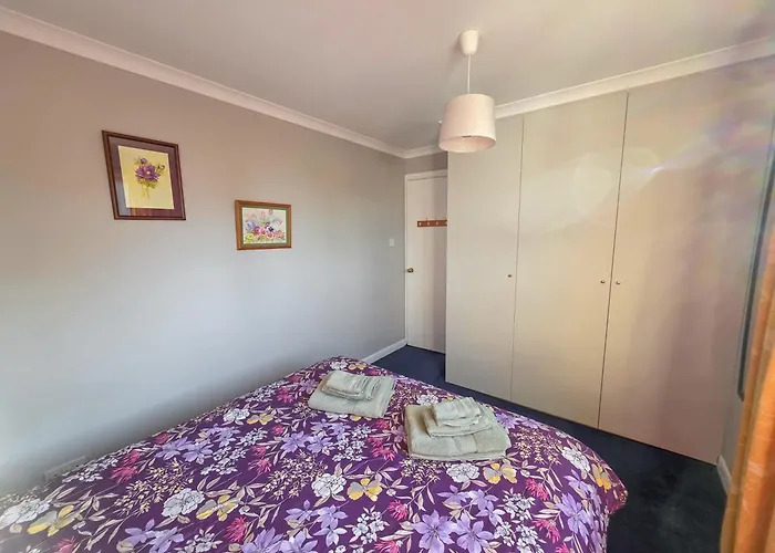 بيت للعطل 3 Bedroom Home, Peaceful Garden