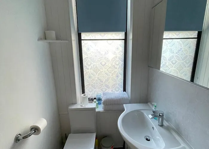 Charming Flat In Beautiful Area *