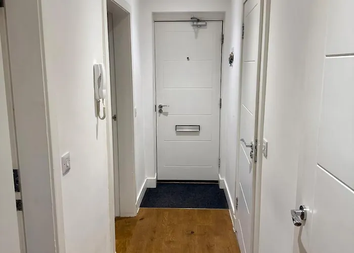 דירה Cosy Near Centre