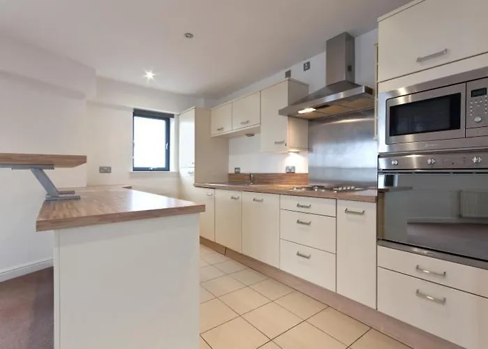 Waterfront Spacious Flat *