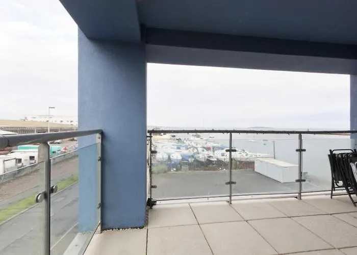 Waterfront Spacious Flat إدنبرة