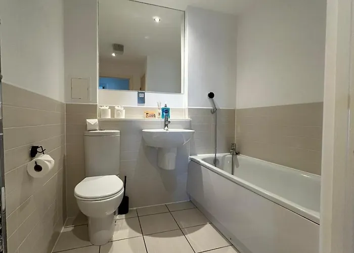 דירה Waterfront Spacious Flat