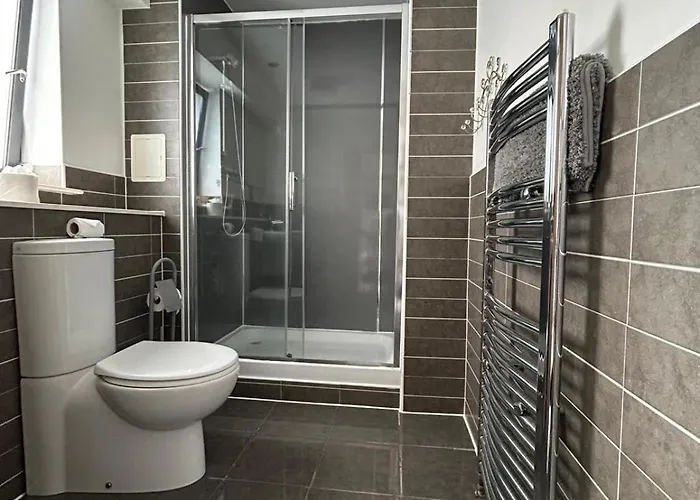 Waterfront Spacious Flat *