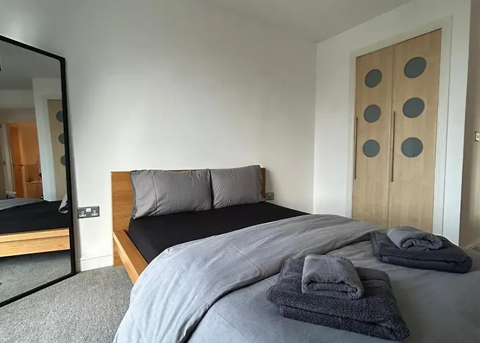 דירה Waterfront Spacious Flat