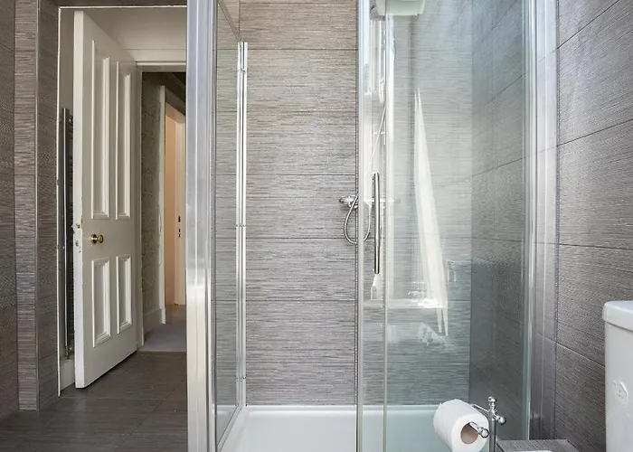 Historic Townhouse In Centre דירה אדינבורו