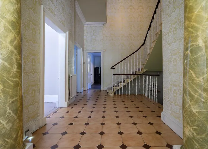 Historic Townhouse In Centre *