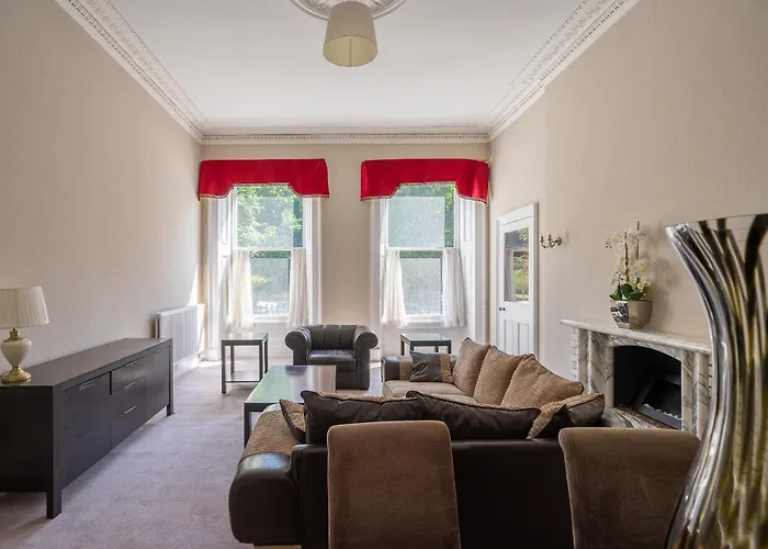 Historic Townhouse In Centre דירה אדינבורו