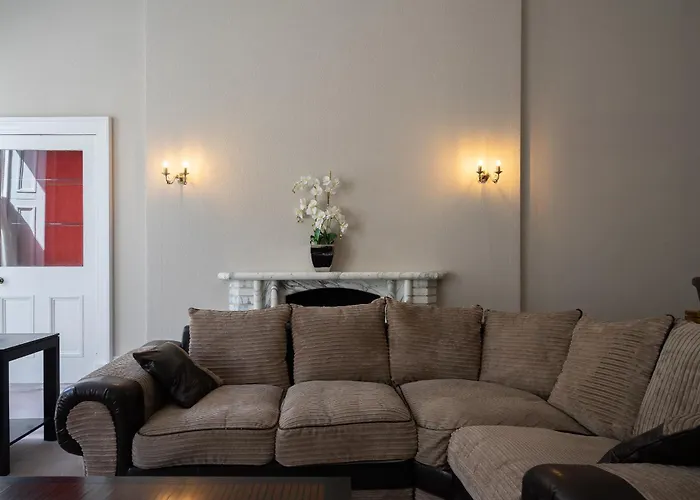 Historic Townhouse In Centre *