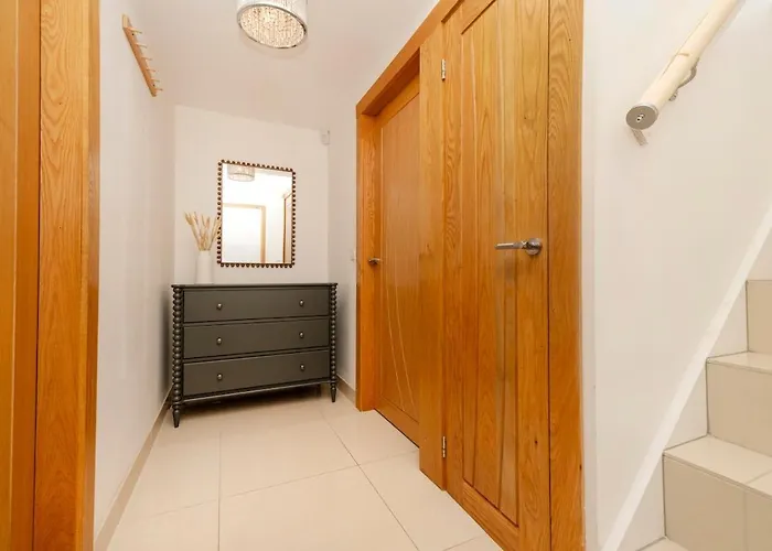 Argyl - The Foundry, A Bright One Bedroom House With Balcony * Edinburgh