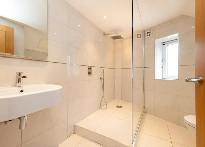 Argyl - The Foundry, A Bright One Bedroom House With Balcony