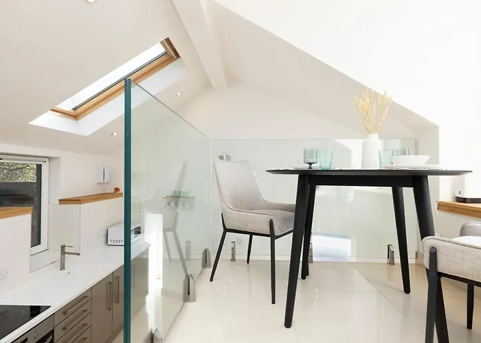 Argyl - The Foundry, A Bright One Bedroom House With Balcony Edinburgh