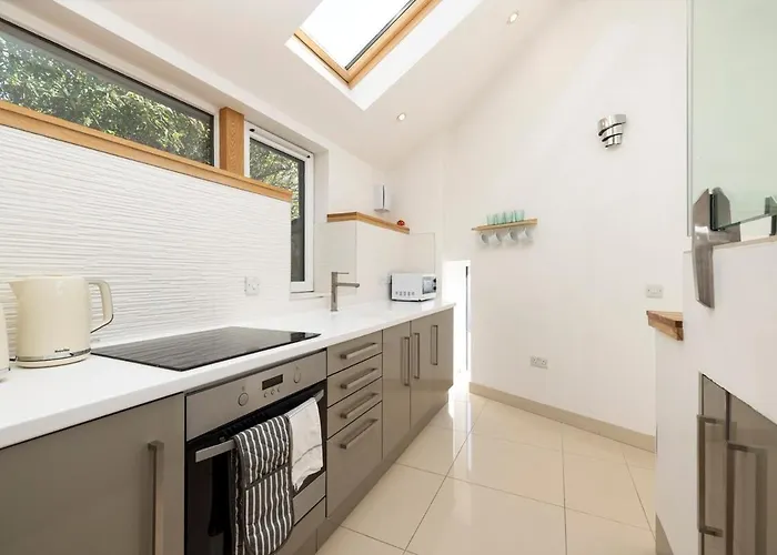 Argyl - The Foundry, A Bright One Bedroom House With Balcony