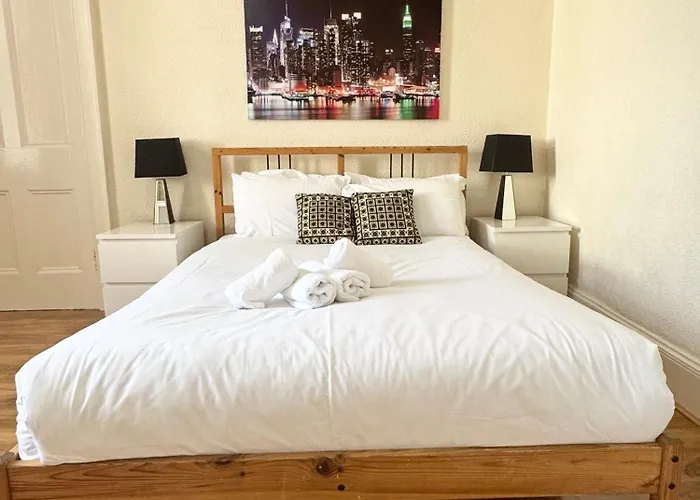 2 Bed Flat In