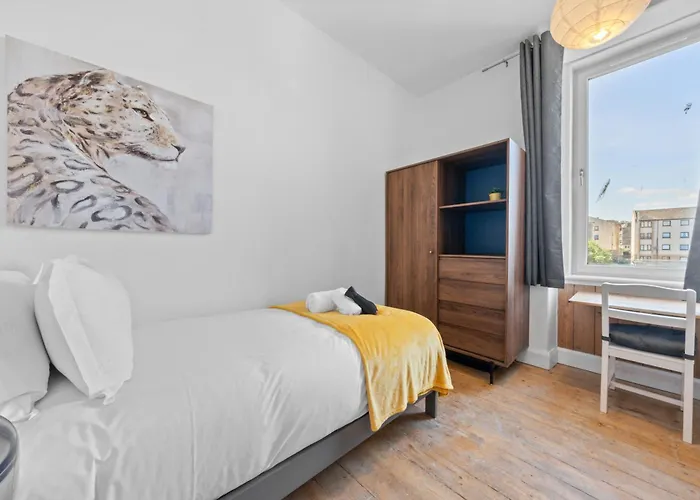 Thorntree 2 Bedroom With Sofa Bed - *