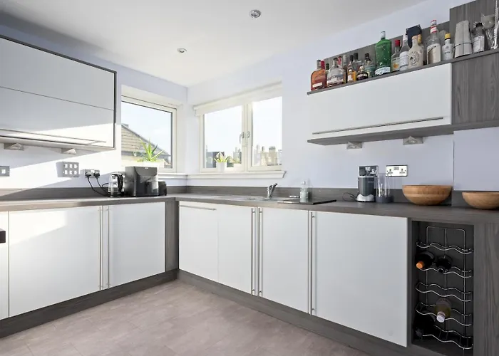 Pass The Keys Modern 2bed 에든버러