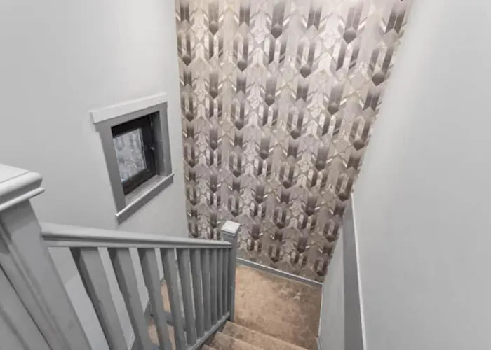 Dynastays- Stylish Seaside Home- Dog Friendly, Garden & Parking (adults Only) Holiday home Edinburgh