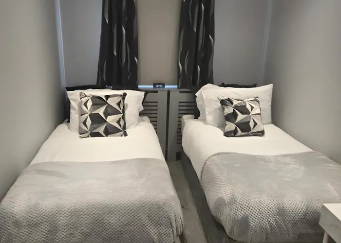 Dynastays- Stylish Seaside Home- Dog Friendly, Garden & Parking (adults Only) Дом отдыха Эдинбург