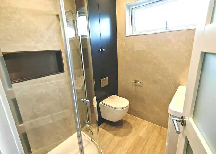 Cozy Corner 2 Bedroom House בית נופש