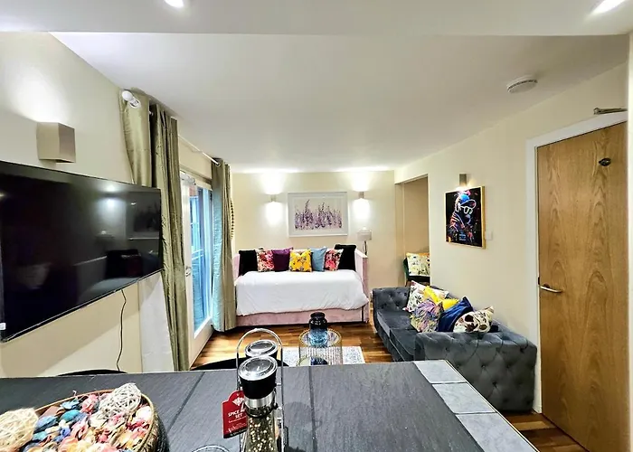 2 Bedroom, 4 Beds -grassmarket דירה אדינבורו