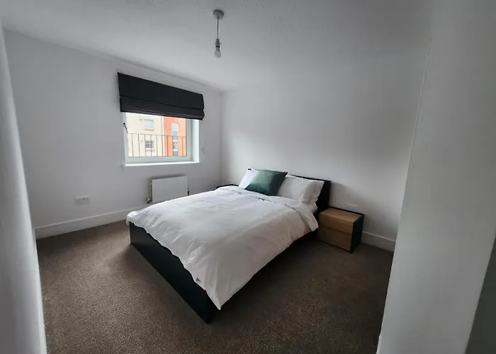 Stunning 3bed With Balcony And Free Parking * Edinburgh