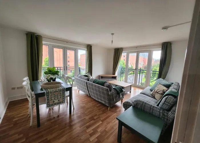 Stunning 3bed With Balcony And Free Parking Apartment Edinburgh