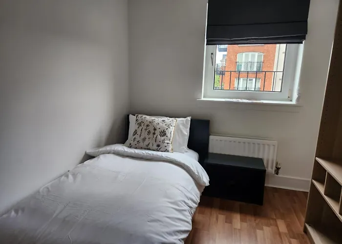 Apartment Stunning 3bed With Balcony And Free Parking