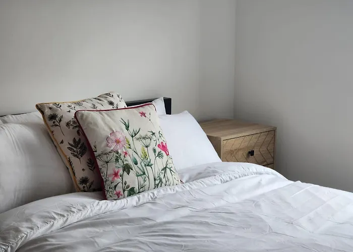 Stunning 3bed With Balcony And Free Parking