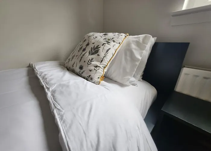 Stunning 3bed With Balcony And Free Parking