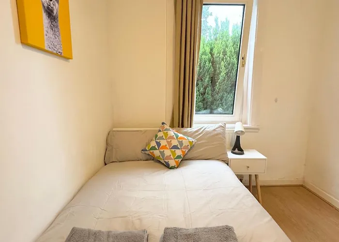 Murrayfield Maindoor Flat With Free Parking And Great Public Transports Link דירה אדינבורו