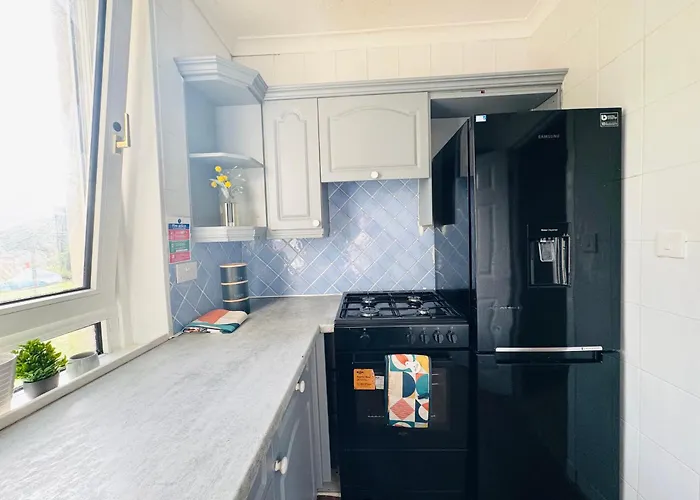 Murrayfield Maindoor Flat With Free Parking And Great Public Transports Link * אדינבורו